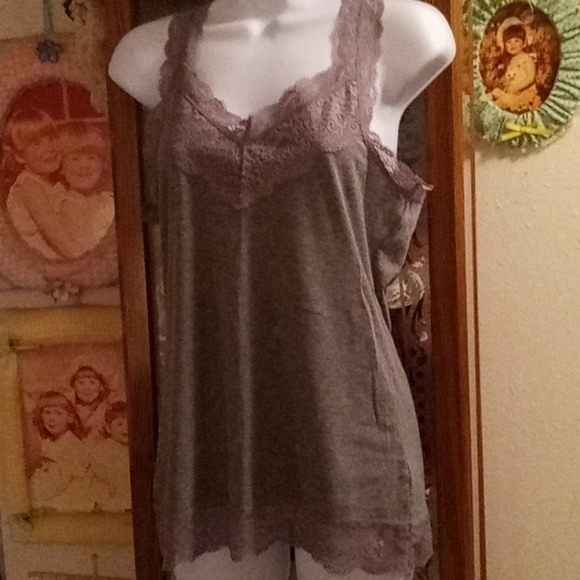 Bundle of 5, Like New, Assorted Colors, Lacey,Camisolesπ·πΉβοΈππ₯π¦ππ¦ππ¦π₯π· - Picture 9 of 16